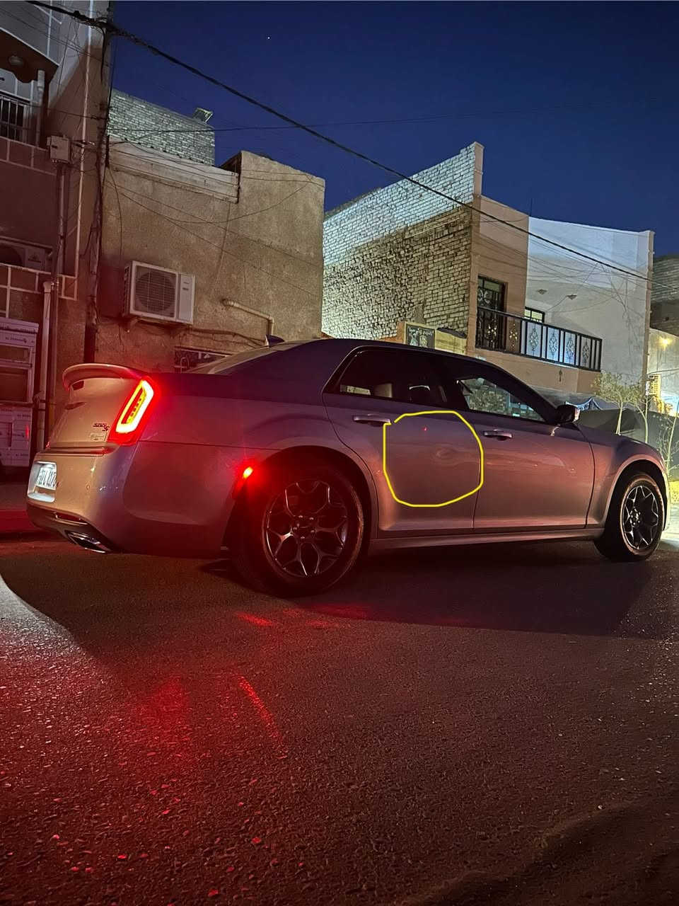 اوباما ٢٠١٨ اس اربيل بأسمي
ماشيه ٢٢٠ الف ميل 
لون سلفر وحالياً مغلف سموك ضمان ٣ سنوات قبل ٤ اشهر غلفتها
جاهزة السيارة من كلشي 
صور الحادث موجودة بالمنشور 
اكو رصعة بالباب الايمن الخلفي مصلحها يم المندلاوي وحاليا ما مبينه اصلاً 
السعر ٢٦٠ وبيها مجال للشراي 
مكان السيارة ميسان العمارة 
***********
