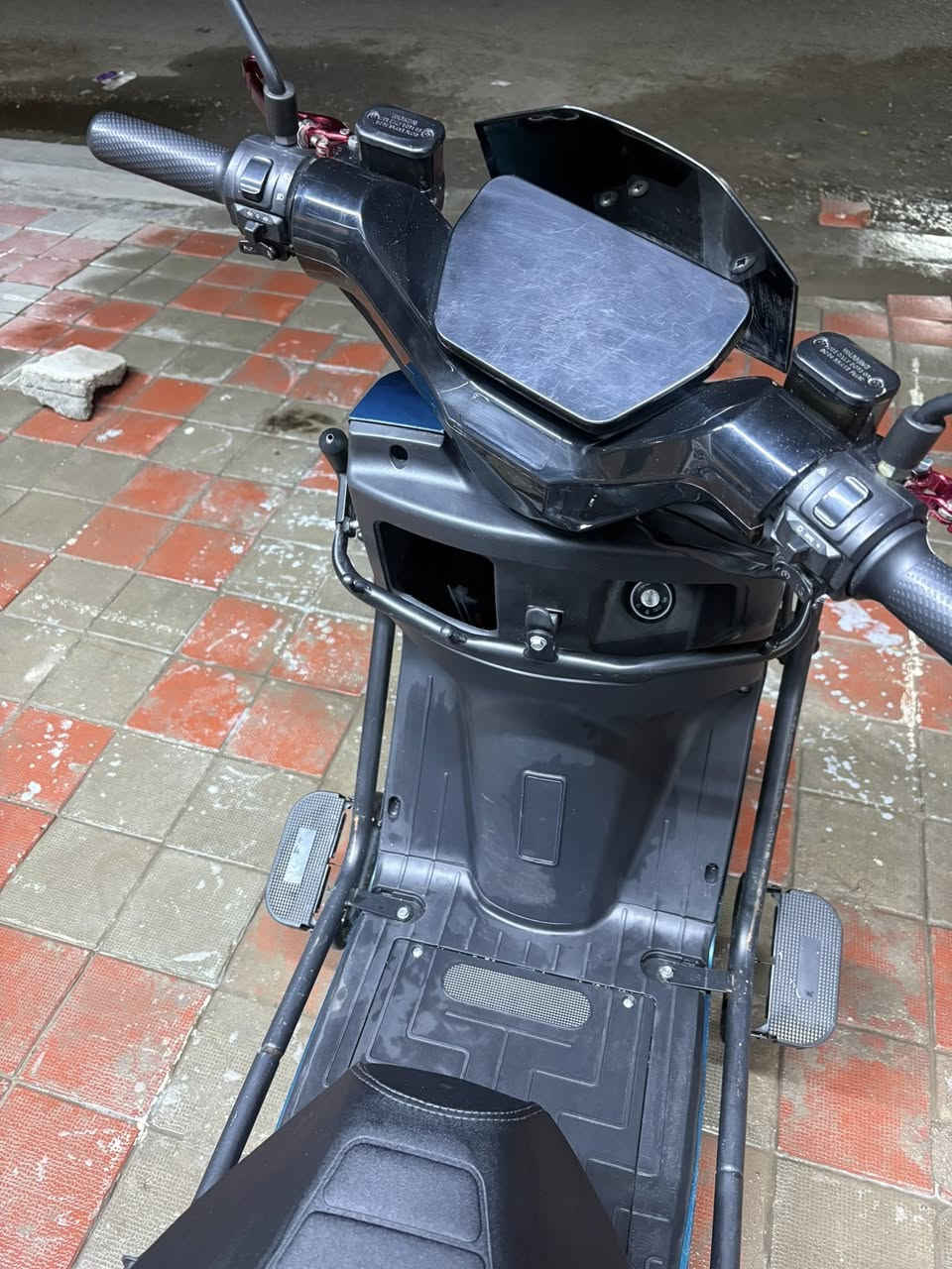 السلام عليكم دراجه شحن للبيع البطاريات زينات يقرن 10 كلهن فقط بطاريه وحده مبدله جديده واصليه وهم تقرا 10 تجي تفحصه وتتأكد السعر 650 الف وبي مجال ***********
