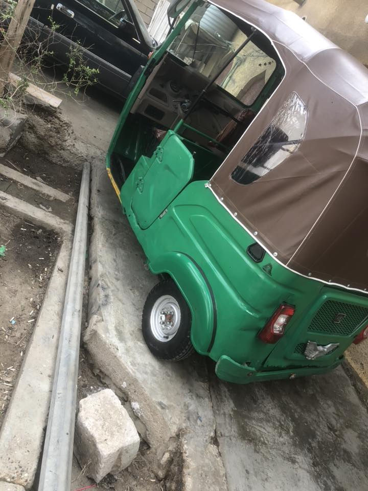 تكتك 🛺 للبع مديل 21  رقم وسنويه لبدي بيهه ضربه ولباقي شوف لعين مكان خمسميل رقم الهاتف *********** 
السعر 5ونص.
