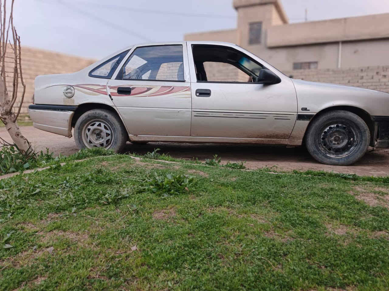 السلام عليكم 
للبيع اوبل فكترا ما مسجله
محرك 16 دوش  كير عادي 
السعر 15 وبيها مجال 
للاستفسار 
***********
***********
