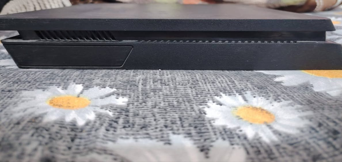 PS4 SLIM للبيع
جهاز ما مفتوح لوك ستیر ولا داخل صيانة لأي سبب ویاه
 يدتين ، قرص GTA5 و قرص 2018 PES.
  کامل الملحقات 
الجهاز شرط الفحص مكانی دیوانية ومتوفر توصیل 
السعر 215 قفل مع التوصيل ( قفل غير قابل للعملة )


**إذا كنت صاحب هذا الإعلان وتريد حذفه لأي سبب، رجاءا أرسل رسالة إلى الدعم الفني**