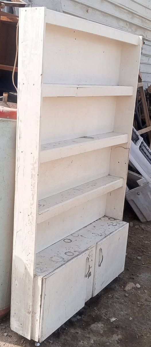 سلام عليكم مكتبه للبيع صاج سعره 35 مكاني بغداد الحريه رقم الهاتف ***********
