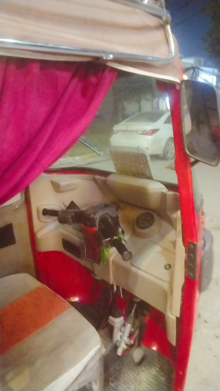 سلام عليكم تكتك للبيع 2019رقم وسنويه  فقط دوس مكاني كربلاء قرب الدره هزه جديده 
شراي يتصل ***********
