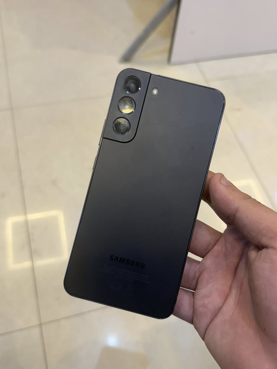 مرحبا سامسونك للبيع بي ضربه بالشاشه وصاير سواد قليل يم الكامره والكامره شغاله والفيس ايدي شغال الجهاز كلشي مابي غير هاي للبيع ب 350 
***********
