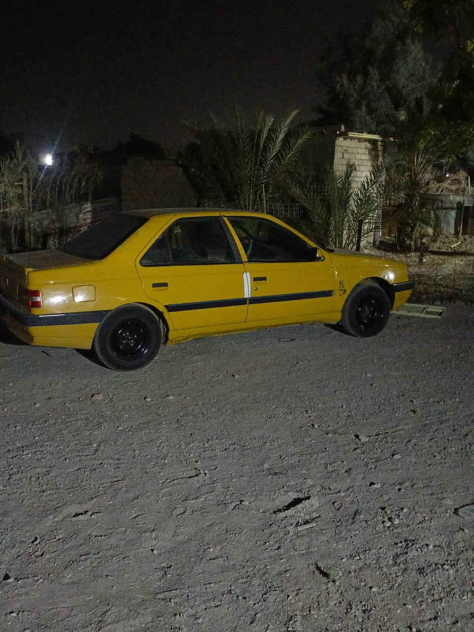 السلام عليكم بيجو 405 موديل 16 مكينه شرط كير شرط بدي فقط مبدل الجاملغ الامامي اثر دحجه تبريد شغال رقم دولي هزه داخل جديد راعيها يريد مداور السعر  30 وبيها قليل مجال  للاتصال ***********..........مكان السياره ناصريه مركز
