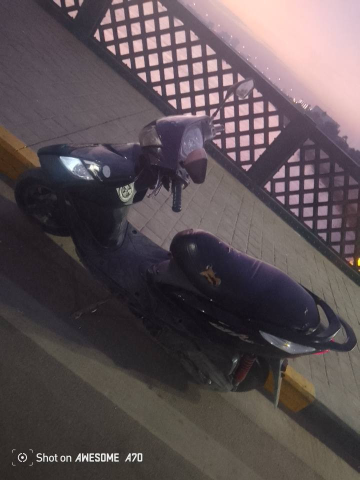 ثعلب للبيع الدراجة نكرة سلف وهندر ماشالله بل مشي بس بيها صوت فيلس أريدهة 400وبيهة مجال المكان بغداد الدولعي ***********واتساب وشريحه
