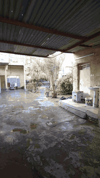 السلام عليكم 
بيت للبيع طابقين مساحة( 410)متر
(( واقع حال))
كراج كبير ومحل جاهز +استقبال كبير +هول كبير+ صالة كبيرة +مطبخ كبير+ قطعة كاع كبيرة خلف البيت//
((الطابق الثاني)) 
يحتوي على       
 غرف اسويتات عدد/2/
حجم الغرفة 6×4 +حمامات
+غرفة صغيرة
حجم 3.5×4
السعر ((260))
موقعة العبيدي نهاية شارع الجامع ..للأستفسار اتصل 
***********
***********
