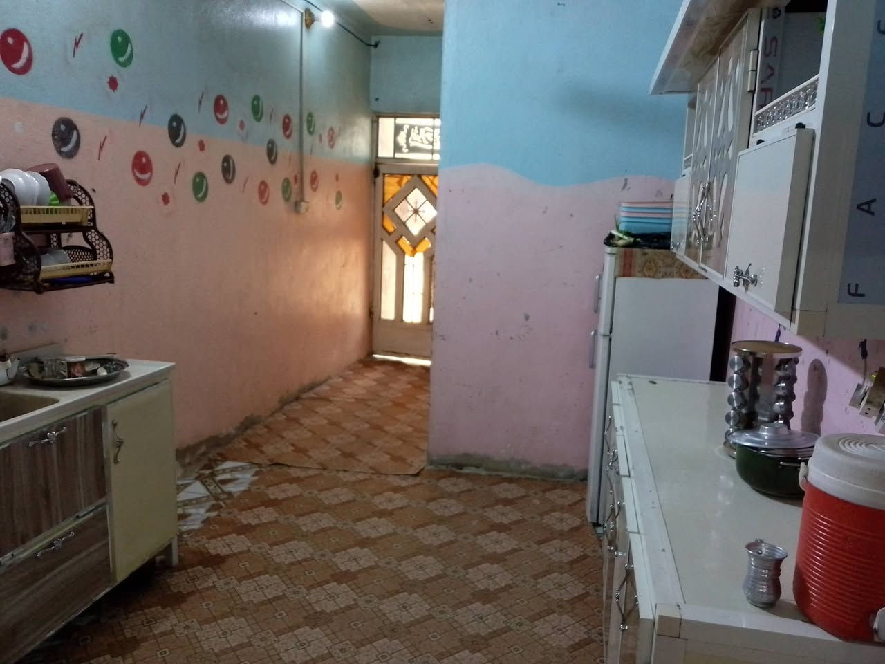 السلام عليكم بيت 100 م زراعي في عماره  منطقه الزيوت.  البيت كامل من كولشي وحاهز بيه غرفه فوك ممعكوده

للاستفسار ***********
