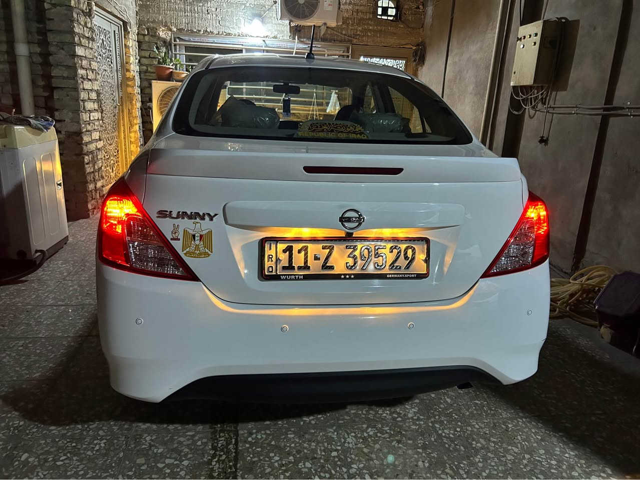 سلام عليكم نيسان صني ( مصري ) للبيع
 ( السعر 127 ورقة وبيها مجال بسيط ) 
مكانها بغداد الدورة 
موديل 2025 
ماشية 23 الف 
قطعتين تبريد 
شاشة اب كار بلي  واندرويد
السبير ما نازل 
الكبات بعدهن على وضع الشركة 
 بيها رصعة صغيرة بالباب الخلفي عكس السايق عداها مكفولة
التواصل  *********** بغداد, العراق
