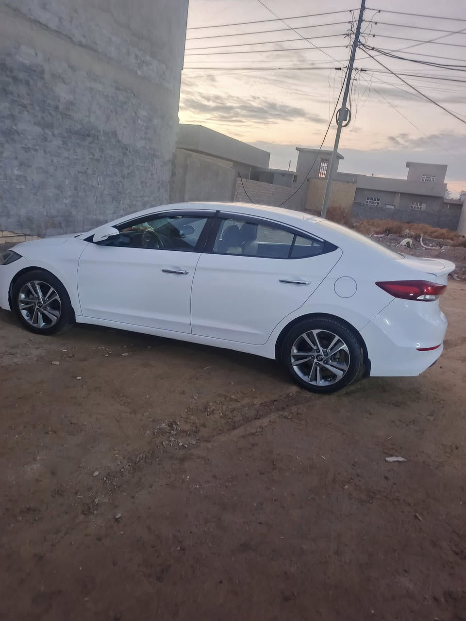 سلام وعليكم النترا موديل 18سوبر  بيه اربع اصابع صبغ كلش قليل والباقي مكفول فوول ماعدا البصمه  السعر 163 وبيه مجال قليل رقم *********** مكاني ابو غريب السياره ماشية 11100
