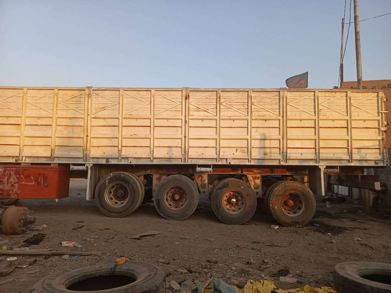 عربانه حداديه اربع محاور  ثلاثه سبرنك والرابع جبلس رفاع ارتفاع البدي 165 طول 13.80 بدي نظيف  تأيرات فوك نص عمر  التواصل  ***********

