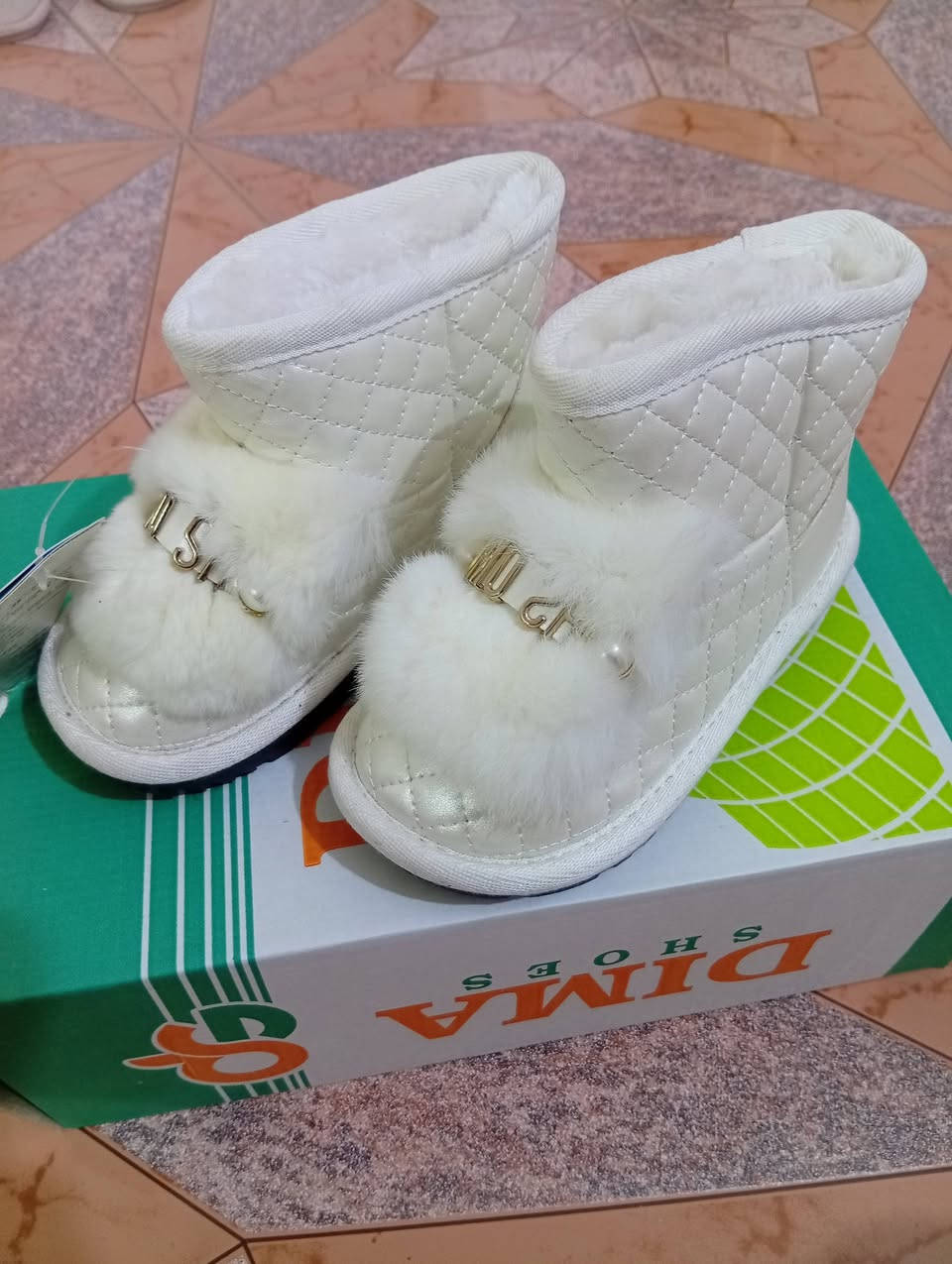 حبايبي بوتات بناتي كلش حلوة وسعر بس 4الاف انتصل عل رقم ***********
