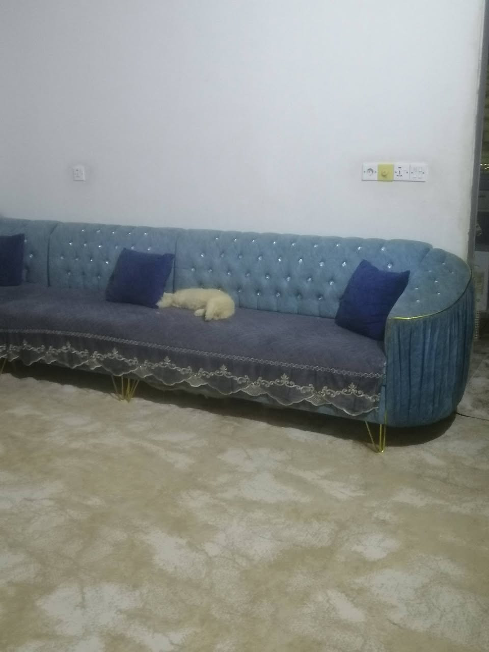 قنفات للبيع كل عيب ما بيهن تفصال صار اقل سبوعين زلق ما بيهن سعر 225 شراي اتصل عل رقم *********** مكاني حي حجاج
