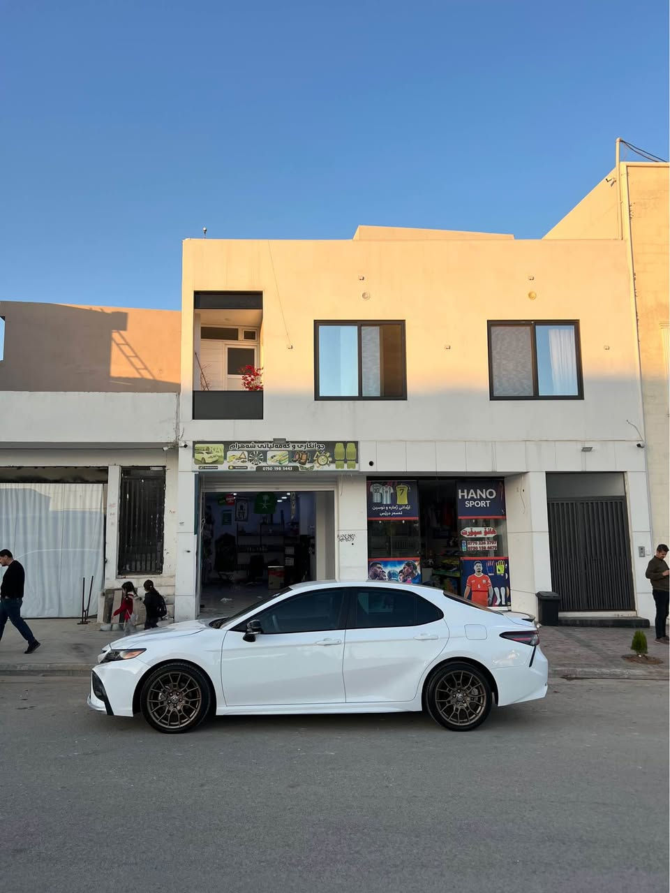 Camry 2023 night shide 
۲ پارچەی بۆیاخە بۆنیت و چەمەلاخ 
ئەرباگی سوکان وشانی تەقیووە بیلادی دانراوەتەوە
تازڕەقەمم کردووە بەناوی خۆمە 
بەسمە شەغال ئاوێنە ڕادار بیلاد نیکلەکانی و نوسینەکانی بە ڕەش دێت black edition 
تایەکانیشی بیلادی شەریکەیە
تەنها ۲٦ هەزر. ڕۆشتووە
تەنها فرۆشتن گۆڕینەوە ناکەم 
زۆر مواسەفاتی لە se زیاترە لە نزیکەوە بیبینی ئەزانی
٠۷٥٠۱۹۸٥٤٤۳ رانية, السليمانية
