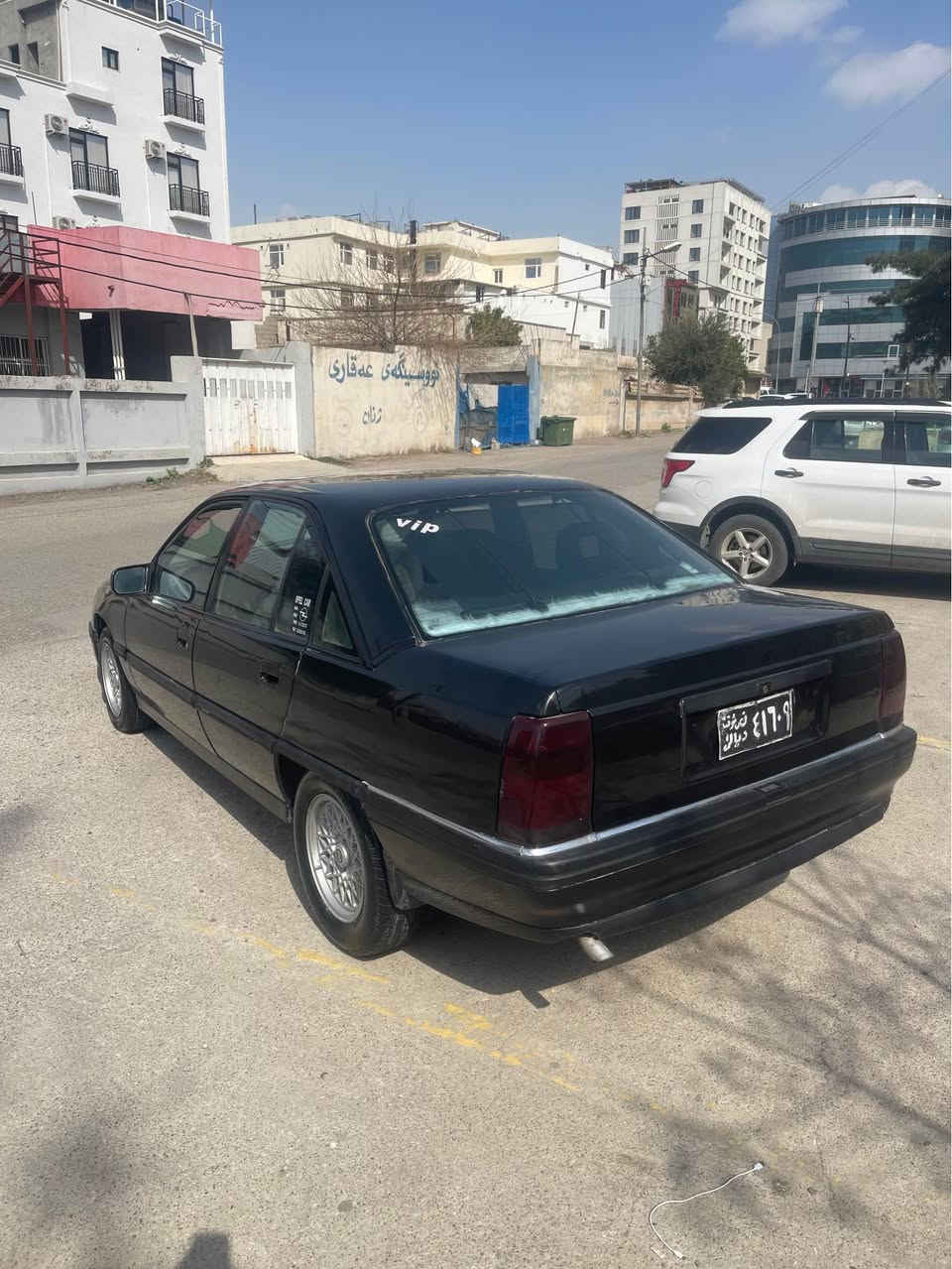 ئۆپڵ ئۆمیگا 
مۆدێلی ١٩٨٩یە كامل كراوەبە ١٩٩٣ تاقم وایەرە ئەقل و پێشی دوای هەموو گۆراوە بە ١٩٩٣ 
سەیارەكە تازە تەعمیرە هەموو گیانی بەشەرت ئیش ئەكا 
سەیارەكە نوقسانی نیە بەشەرت مالی دۆستە هەوشتیم گۆریوە بێ نوقسانیە 
مالی دۆستە 
سعری ٢٨ گەڵا 
*********** السليمانية, العراق
