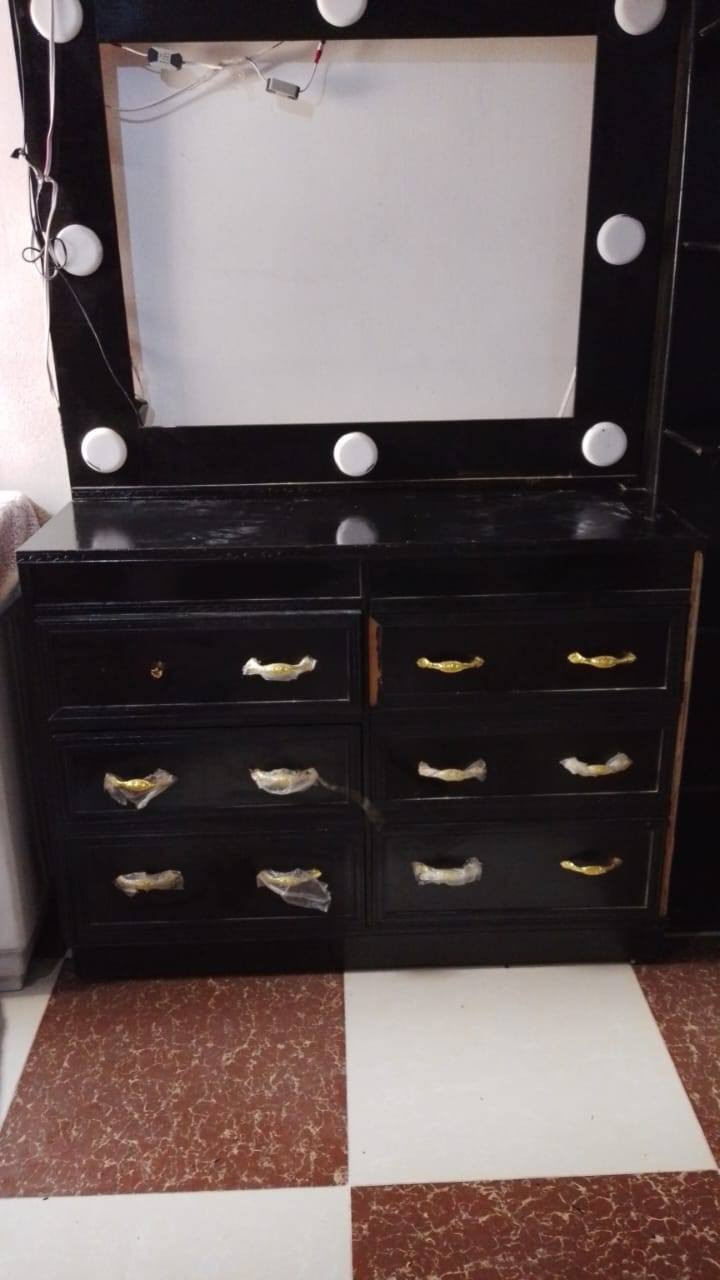 غرفه صاج احطاطه ثقيل مابيه عيب السعر 450اوبيه مجال قليل شراي اتصل اوخاص ***********
