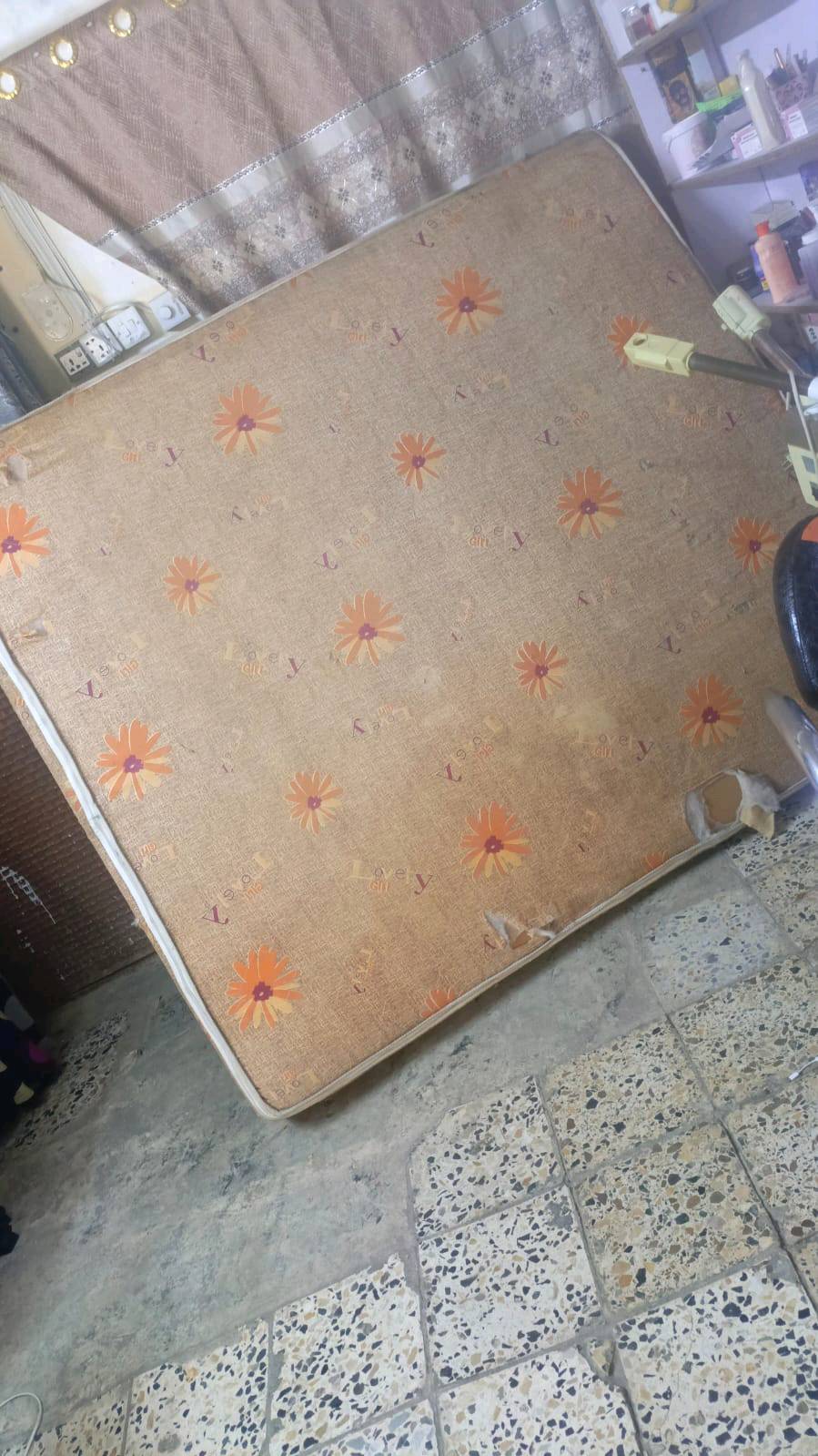 دوشك جربايه نضيف دبل سفنجه
 سعره 75 
بغداد مدينه الصدر قطاع 39