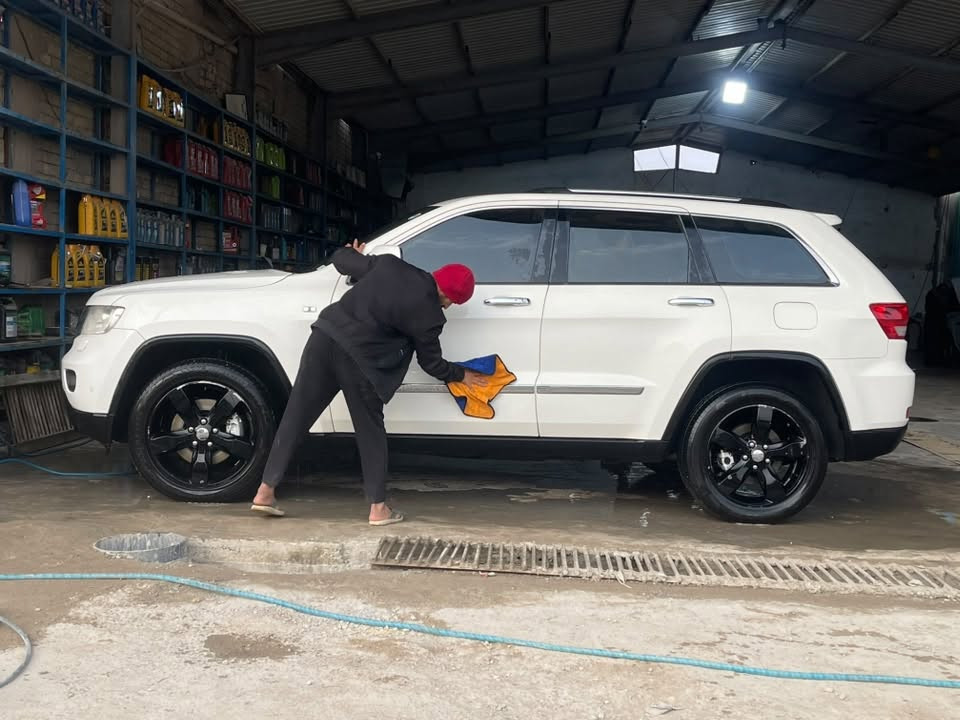 جيب ١٣ خليجي
مكفول من الگص والضربه
متؤم شمالي
فول مواصفات ١/١
منضومة زنون
حداده بالكارتون ١٠٠/١٠٠
فتحتين بانوراما 
تاير جديد
شاشه قلاب لگزز
محرك گير بالكارتون
ترايك للشمال امشي ٢٠٠
سياره جاهزه من كلشي
معروض  ب٨٥ بيها مجال قليل
الجاد بالشراء يتفضل واتساب فقط
***********
