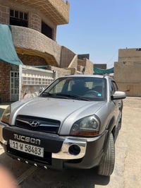 توسان خليجي ٢٠٠٩ رقم بغداد انكليزي سياره بيها ٣ قطع صبغ بدون اي دكه جا...