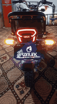 سلام عليكم دراجه للبيع سافان مكفوله كفالة عامه اوراق بغداد كهربايات كل شغاله موديل 2025مكان واسط العزيزيه ***********
