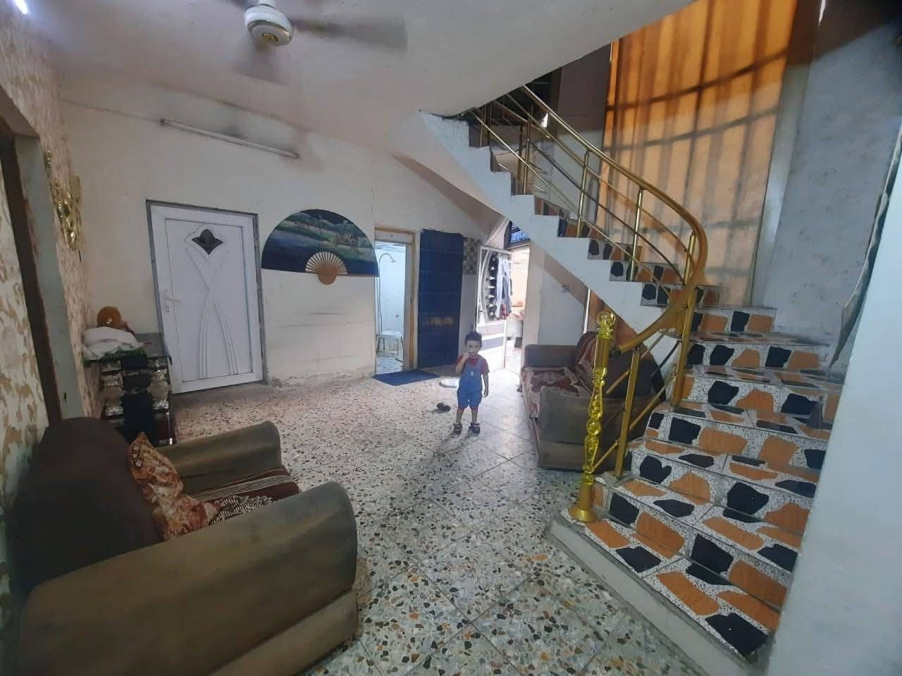 مكتب ابو ساره للعقار
دار ١٣٠ متر ركن للبيع طابقين
واجهه ١١ونص متر والنزال ١١ونص متر
بناء قديم مرمم الطابق الارضي صاله ومطبخ وحولي وغرفه نوم وصحيات
والطابق الأول ثلاث غرف نوم وصحيات. منطقه شهداء السيديه
منطقة ال ٣٠٠
للاتصال على الخاص او الارقام
*********** واتساب
*********** واتساب
