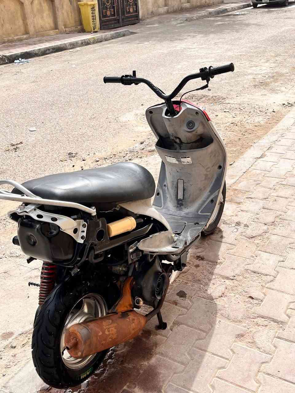 سلام عليكم دراجه ماكس قجمه  حربيه دراجه خير من الله شلعه ومعدل دراجه بوشه بلاديه ٤٩ دراجه مامفتوحه الله شاهد وهاي صور كدامكم دراجه ماناقصه شي بس  شخاطه وسلف مايشتغل من وره شخاطه دراجه هندر واحد وصارلها فتره متروكه محد يطلع بيها للبيع سعر 575 وبيها مجال حك الجيه  دراجه مكفوله من كلشي سرقه ايشي مكفوله جيب مصلح وياك وتعال افحص  متواجد بس واتساب ***********
