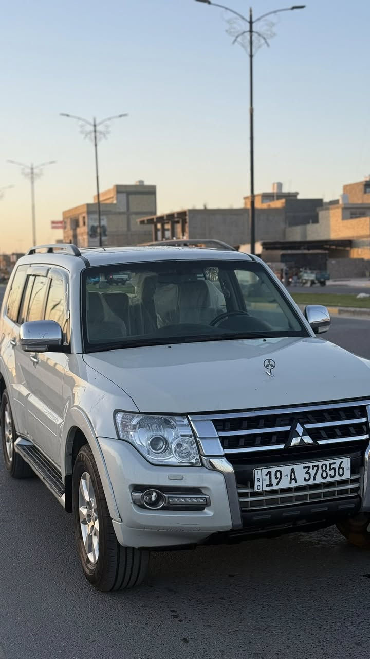 باجيرو 2014 حبتور محرك 3500   v6  المرغوب 
 استخدام شخصي سيارة مال بيت….
  ———المواصفات——-
فتحة سقف (سلايد)
التبريد ثلاث قطع  
سبعه راكب
كشاف + زراكات لايت
دمام خلفي
حساسات
كراسي جلد 
ثلاجه وسطيه
كراسي كهربائية 
السعر /١٥٥ بيه مجال 
صور السونار  مرفقه 
رقم صاحب السياره
***********
