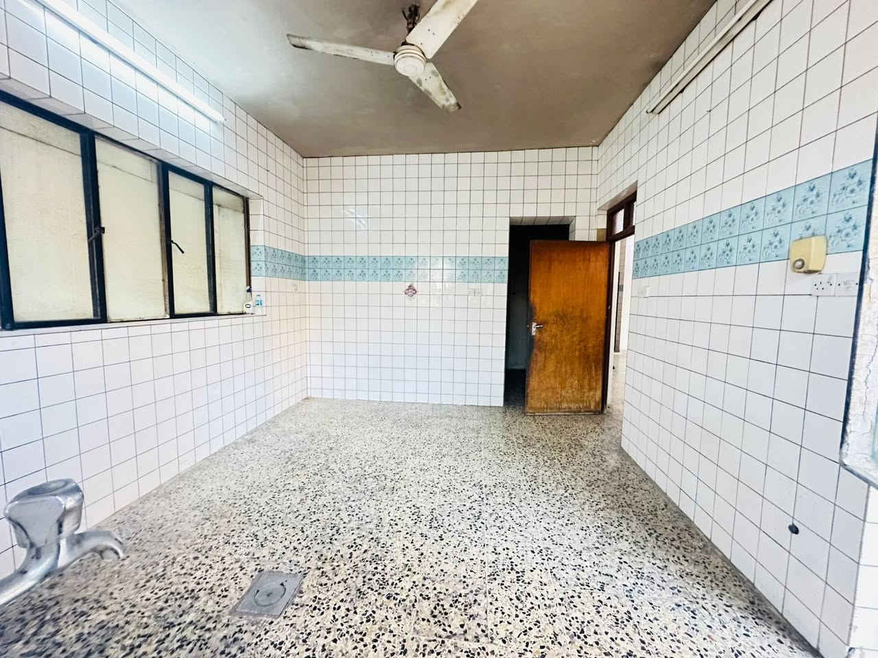 #للايجار_للايجار 
سلام عليكم دار للايجار 
في حي الوحده على سايدين السبعاوي 
يصلح سكني او مجمع طبي او معهد او روضه اطفال 
او مكتب تجاري 
مساحة 380 متر طابقين 
الطابق الاول غرفتين نوم وهول ومطبخ وصحيات 
وكراج كبير جداً 
الطابق الثاني اربع غرف نوم وهول وصحيات وطارمه 
وبيتونه 

للاستفسار اكثر مراجعة مكتب التطوير للعقار سايدين الميثاق مقابل مطعم رائدر بدر وقرب جامع لا إله إلا الله 
اوالاتصال على الارقام التالية🔸🔹  

 *********** واتساب + فايبر
‏*********** واتس + فايبر 
*********** واتس + فايبر
 *********** واتس + فايبر

1️⃣ يوجد بيوت  للبيع  سكني تجاري🏭
2️⃣ يوجد اراضي للبيع سكني زراعي🏡
3️⃣ يوجد تعقيب تحويل ملك عقار📋
4️⃣ يوجد  كادر مساحين اراضي📐
5️⃣يوجد كادر بناء بيوت 🧱
6️⃣ يوجد كادر تفليش بيوت 🏗
🔹 نستقبل كافه العروض التجاريه والسكنيه 
🔹وعروض الايجارات على مدار 24 ساعه
