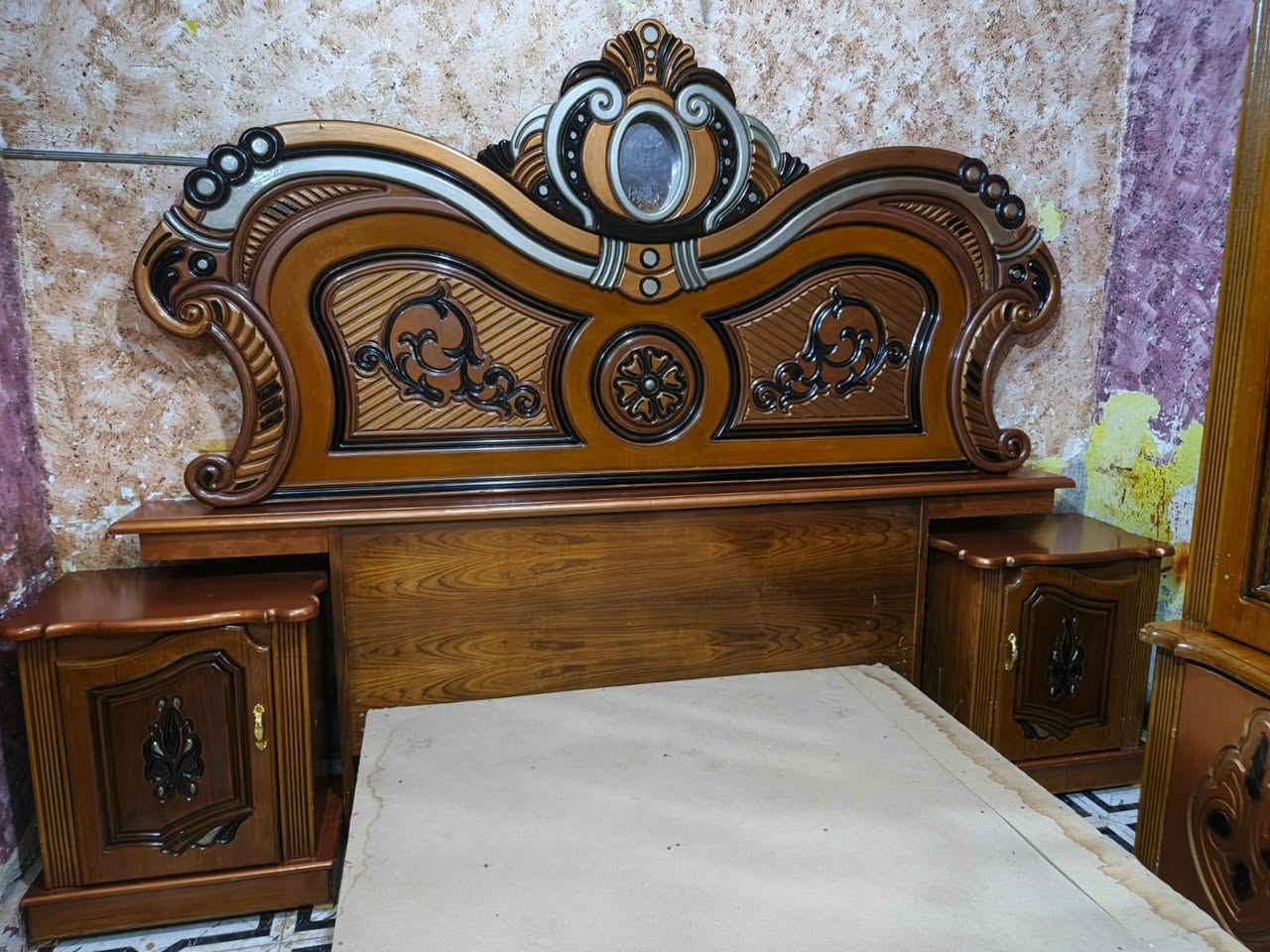 غرفة اخشاب ام السته نجاره تزكام جديده كلش سعره 600مكان ناصريه ***********
