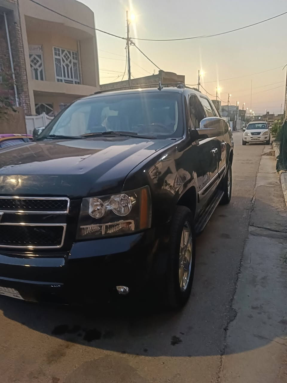 تاهو افلانج موديل 2012 مكينه 8 فول مواصفات LTZ عليها ادامه كامله صدر حداديه جديد منضومه تبريد جديد السياره بيها البنيد تبديل حاويه اصلي والجاملغ صبغ مابيها نقص عنواني كوت سعرها 165 وبيها مجال ***********
