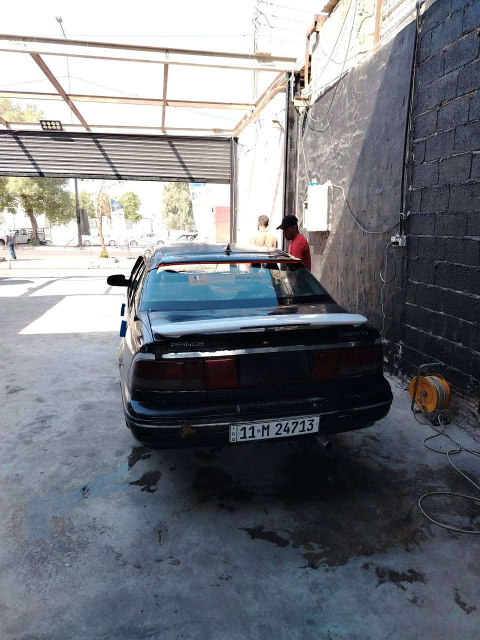 السلام عليكم
سيارة برنس للبيع موديل 1994 
باسمي السيارة رقم بغداد  سنوية لل 2027 
محرك كفالة 
گير اوتو طيارة مبدلة قبل شهر 
كهربائياتها كلهة شغالة تبريد شغال 
باتري جديد 
بدون اي خياس او ضربة او صبغ 
فقط صبغ بالجاملغ الخلفي بدون ضربة 
مكاني بغداد 
*********** 
السعر 35 وبيهة مجال
