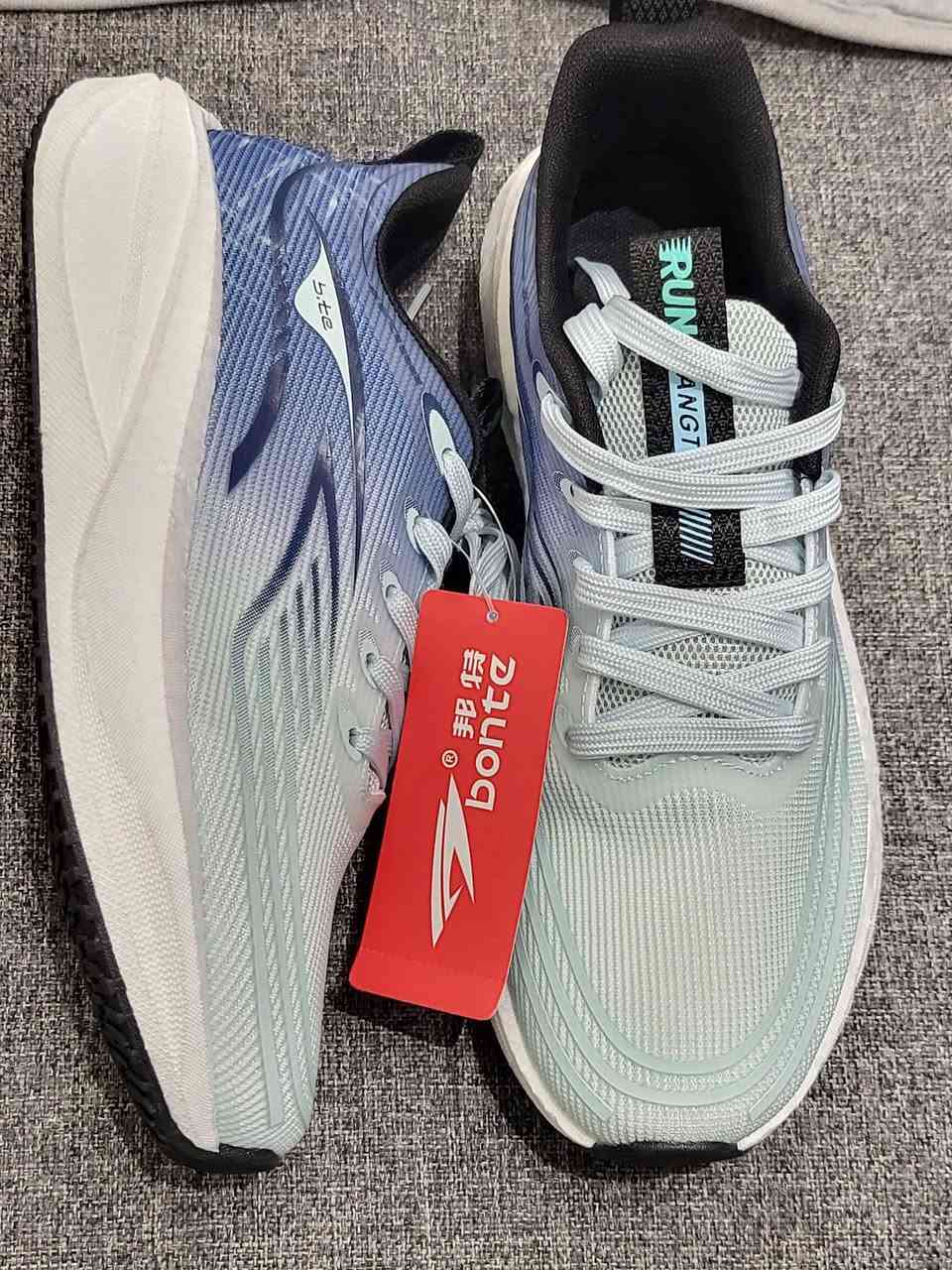 قطعه تجنن 
تلبس ٤٠ إلى ٤١
وزن ريشه


**إذا كنت صاحب هذا الإعلان وتريد حذفه لأي سبب، رجاءا أرسل رسالة إلى الدعم الفني**