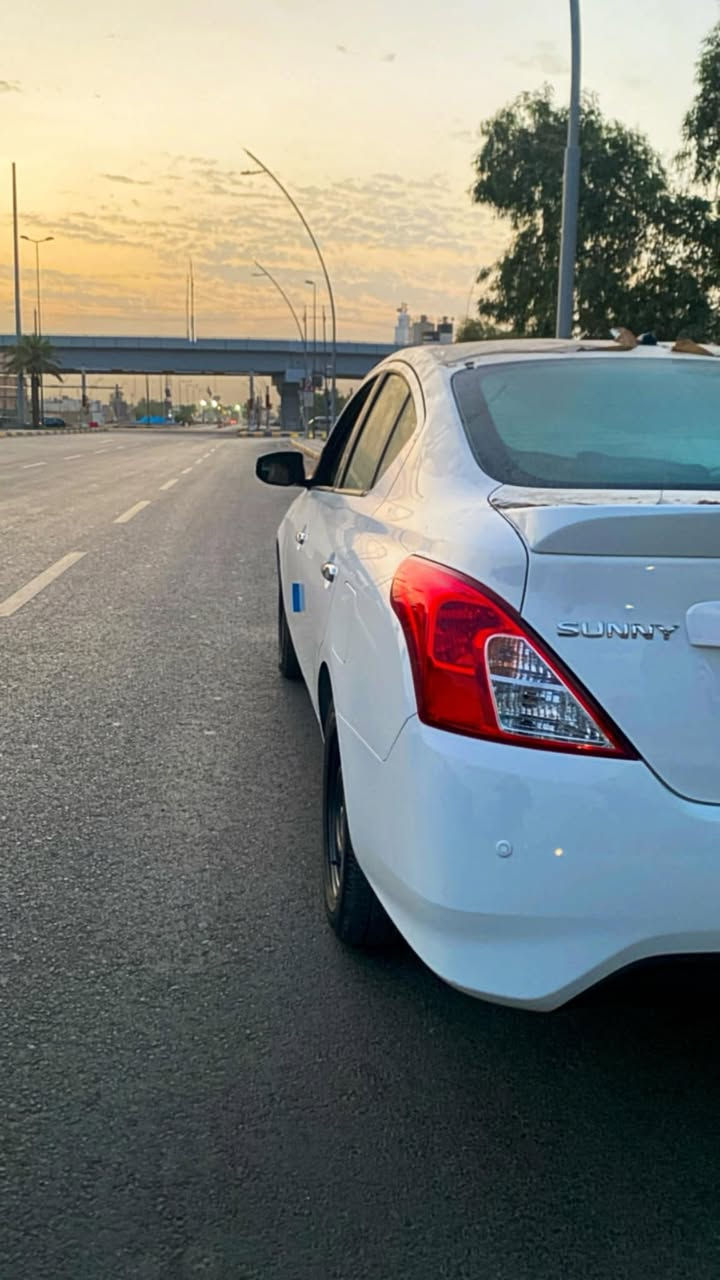 سلام عليكم  
نيسان صني مصري موديل 2025
مواصفاتها معروفه المصري اشاير بالمري 
شاشه بلاديه  4تحكم جام كهربائي  تبريد قطعتين داخل بيجي
سياره ماشيه 37كم 
السياره بلاديه
ب130وبيه مجال قلليل
***********
