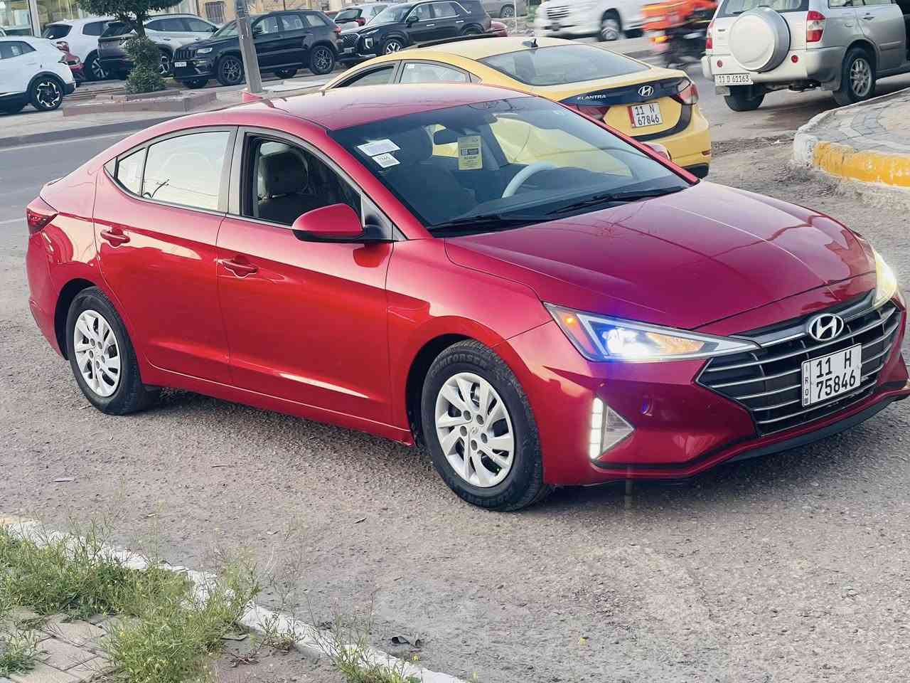 النترا 2020 وارد امريكي حادثها خشم البنيد سياره ليبل واحد كلها بدون اي فتح واي تبديل بيها كلير صفحه السائق من امريكه بدون اي ضربه او معجون وصور الحادث والسونار بالمنشور 
محرك 2000 دوش شرط برغي ممفتوح بيه كفاله 
كير AT مكفول 
صدر جديد 
تخم تاير جديد 
تبريد ثلج تدفئه شغال 
ماشيه 89 mil حقيقي 
شاشه كبيره بلاديه 
كامره بلاديه 
رادارات جانبيه 
حساسات خلفيه 
توقف ذاتي 
تحكم ستيرن 
سياره جديده خير من الله اي نقص مبيها وبالعافيه ع ياخذها
مكاني بلديات *********** السعر  128
