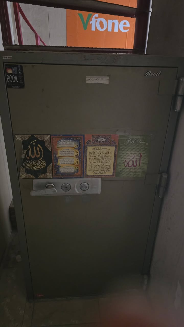 قاصة booil دبل مفتاح دبل قفل
1600 كيلو . ارتفاع ١٥٠ سم العمق بحدود ال٨٠
متوفرة بغداد زيونه شارع الربيعي 
التحميل ع مشتري .
السعر 800‌ الف ، 
***********
