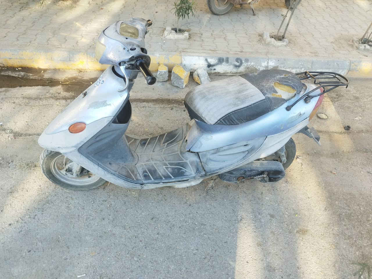 دراجه للبيع نضيفه وشغاله هندر واحد تشتغل  تواير جدات دبلات شغاله شراي يخابرني ***********
