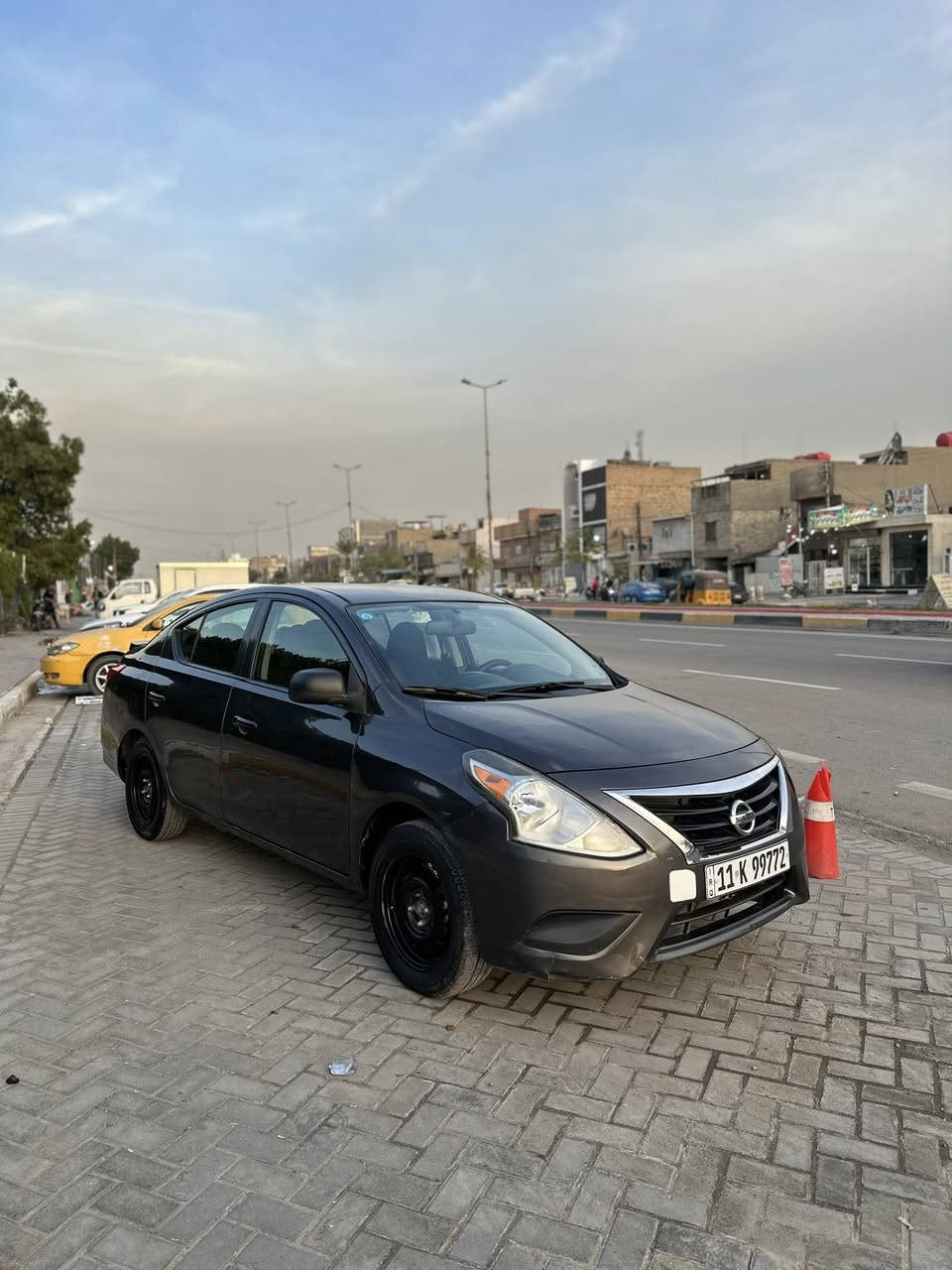للبيع نيسان فيرسا 2015 حادث فقط قبق الصندوك صبغ شرط بجم كبس شركه محرك 1600 رقم بغداد شبه مميز 
 ماشيه 92 الف مكاني بغداد شراي يخابرني وبيك خير وتدلل ***********
