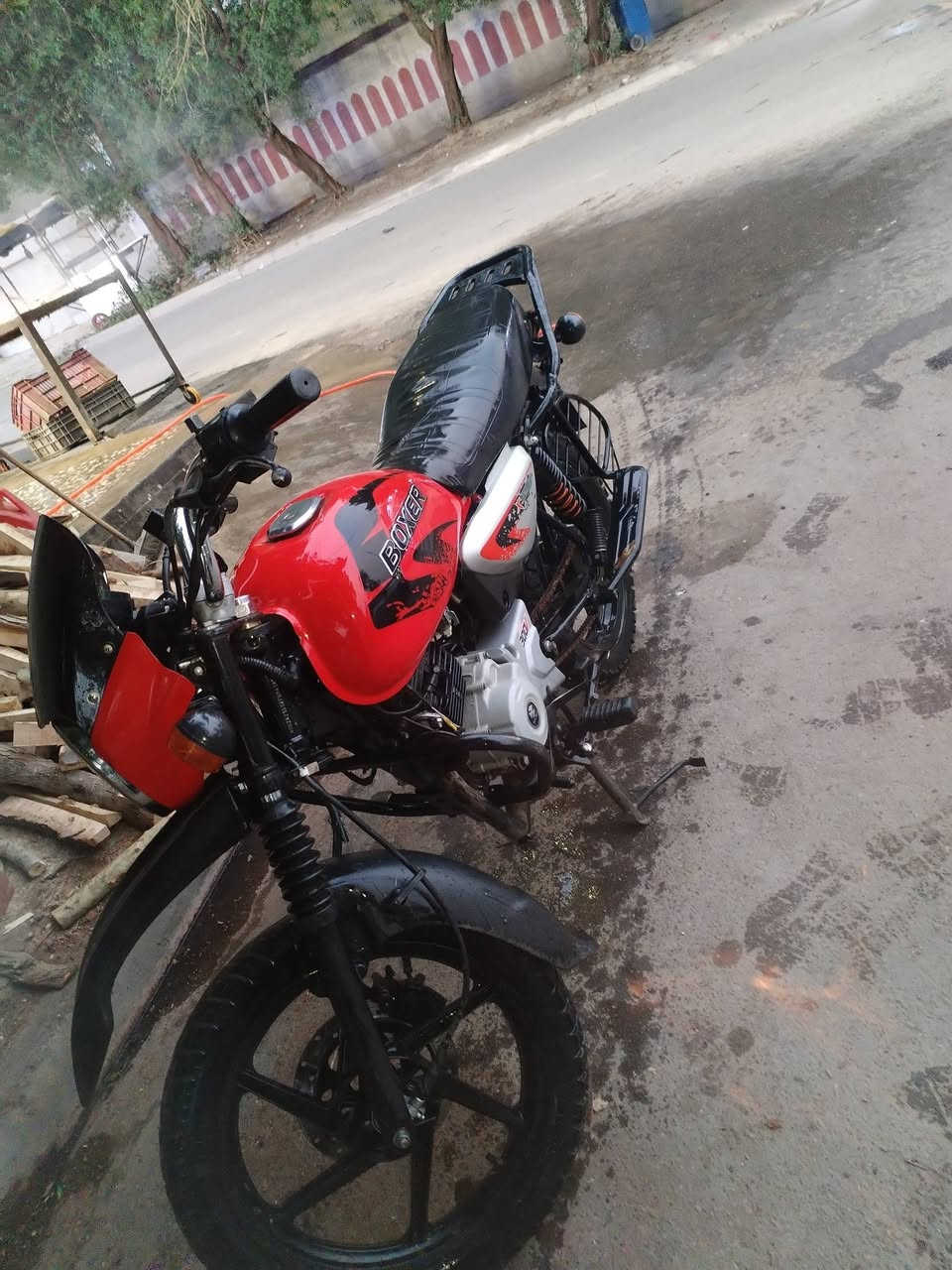 السلام عليكم بوكسر للبيع موديل 23دراجه كامله أوراق كامله اصوليه دراجه خير من الله سبب البيع اريد اسوي عمليه ومحتاج فلوس السعر 1500 وبيه مجال مكانه بغداد الحريه *********** أقره المنشور قبل لا تراسل
