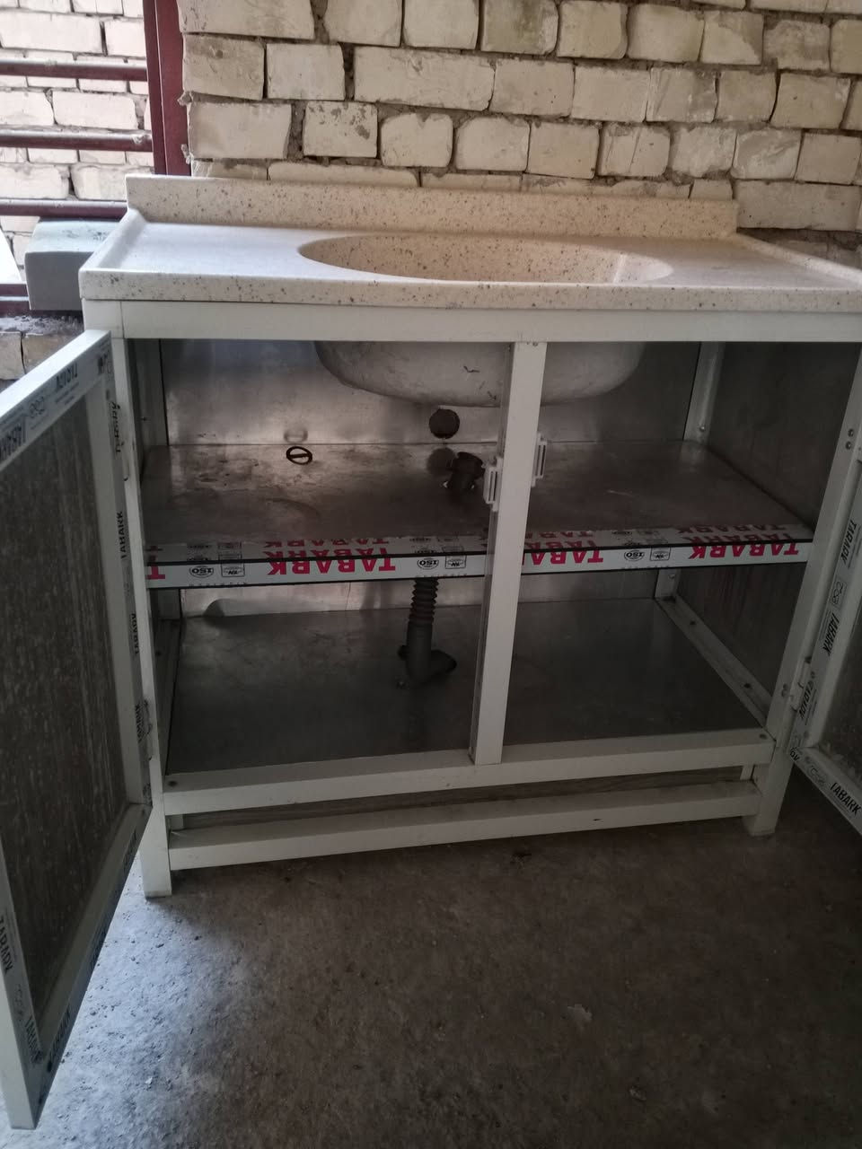 كاونتر مرمر مع طباخ مطبخ كامل قطع نضيف لايوجد اي ضرر سعر 250الف
سنك متر مرمر نضيف لا يوحود اي ضرر سعر 80 الف
كنتور خانه وحده جديد صاج داخل خارج سعر 75 الف
العنوان بغداد الشعب قرب سوك شلال ***********
