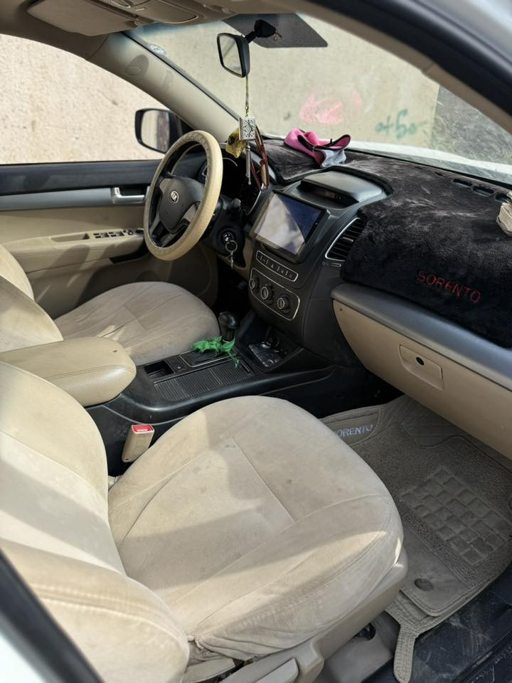 سورنتو خليجي 2014  4سلندر مكفوله كفالة عامة من الصبغ و الضربه رقم سليمانية ماشيه 195 ألف مكينه و كير مكفولات  السعر 168 و بيها مجال بسيط حق الجيه المكان النجف الأشرف للاستفسار ***********
