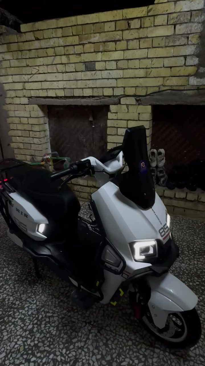 يا الله من رخصت الادمن دراجه صاعقه موديل 2025نضام abs
2-تجي نضام 4 سرعات السرعه الحقيقه 85km
3- دراجه تمشي بل شحنه الوحده 80كيلو متر
البطاريات جدد بل جيس دراجه نضيفه تجي وتشوف بعينك 
سعر دراجه 1400 مليون و أربعمئة الف 
مكاني بغداد الحبيبيه رقم ***********

