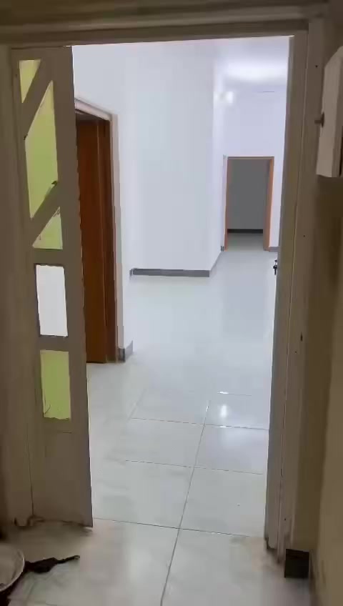 � إعلان عقاري – شقة للإيجار نظيفة ومريحه

📍 الموقع: شارع المكينة – قرب جامعة المعقل والمجموعة الطبية
موقع مميز وقريب من جميع الخدمات (أسواق، مطاعم، صيدليات، ومواصلات).

🔹 تفاصيل الشقة:

 • غرفتين نوم
 • استقبال (صالة)
 • مطبخ
 • صحيات
 • الطابق الأول
 • درج معزول
 • شقة نظيفة وجاهزة للسكن

💰 الإيجار: 600

📞 للاستفسار والتفاصيل أكثر يرجى التواصل ***********
#عقارات_البصرة #استثمار_عقاري #البصره #سيد_حسن #عقارات #شقه
