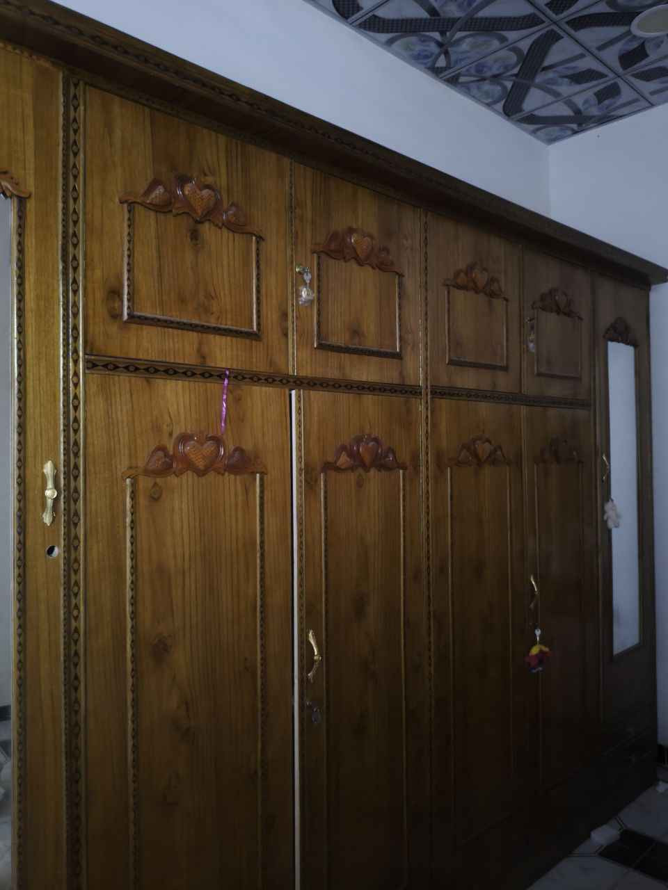 غرفة نوم جديدة 6 قطع  إستخدام ٣ أشهر فقط أخت الجديدة كنتور ٦ أبواب طابقين ... السعر 700 وبيها مجال للشراي 
واتساب *********** Singapore
