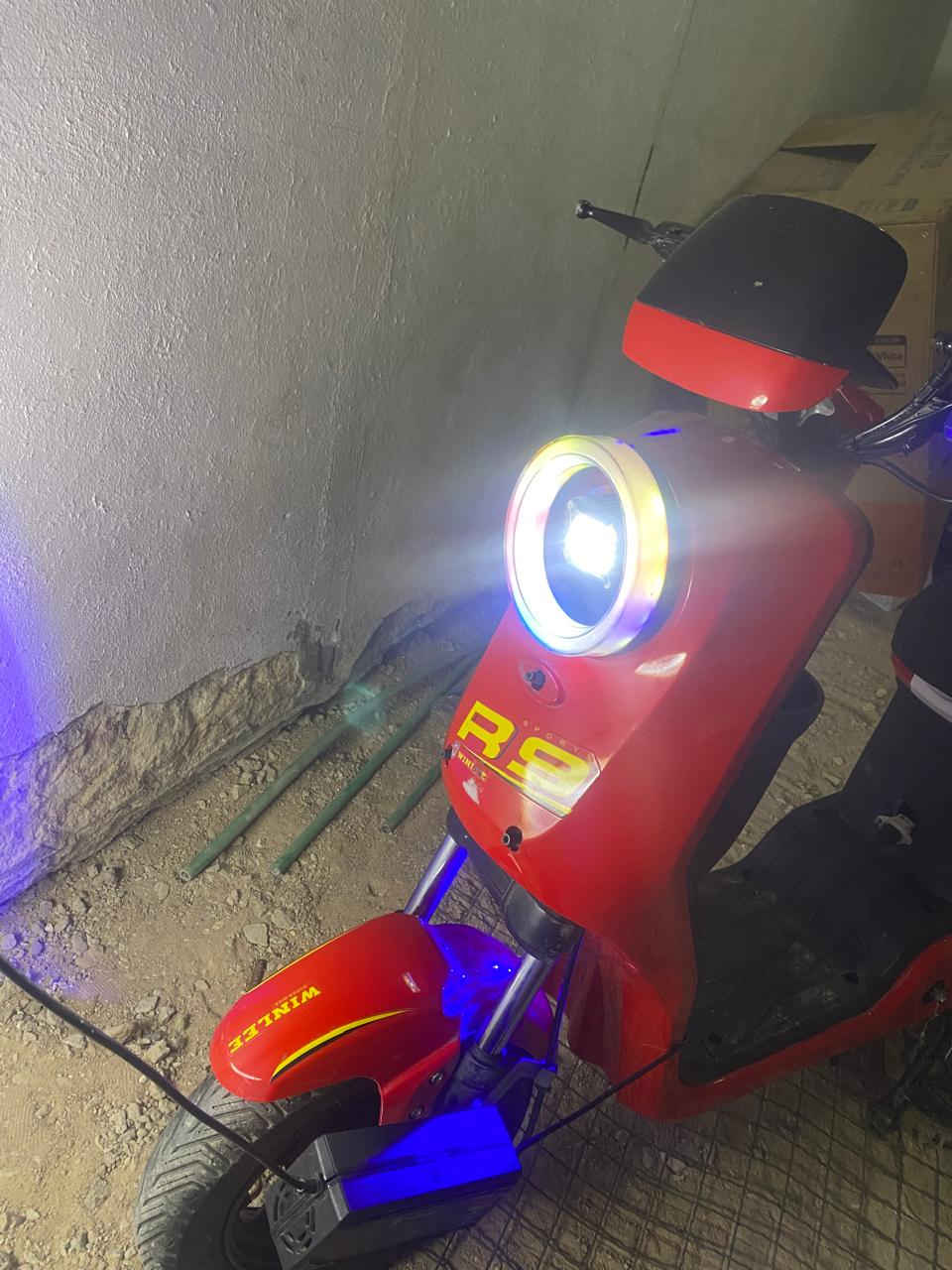 🚀 R9 موديل 2025: ملكة الشحن والقوة ! 🚀

الجيل الجديد من R9 يجمع بين الفخامة والتحمل.. صُممت لتكون رفيقك الأقوى في كل مشوار!

✨ أبرز مميزات R9 الجديدة:

💪 عزم خارق: محرك مطور لصعود المرتفعات بكل سهولة.

🏗️ هيكل فولاذي: (شاصي مدبل) يتحمل حمولة لغاية 200 كغم.

🛡️ أمان تام: مكابح ديسك أمامية وخلفية لاستجابة فورية.

☁️ راحة ملكية: مساعدات هيدروليكية لامتصاص أقوى الصدمات.

🛠️ مواصفات تقنية سريعة:

⚡ السرعة: انطلاق يصل إلى 80 كم/ساعة.

🖥️ الشاشة: لوحة ديجيتال LCD ذكية لمتابعة الشحن والسرعة.

💡 الإضاءة: منظومة LED قوية لرؤية ليلية واضحة.

🔘 الإضافات: نظام بصمة، تشغيل عن بعد، ومنبه ضد السرقة.

💰 السعر: [450 دينار عراقي وقابل للتفاوض ] 📍 📞 للحجز والاستفسار: [***********]
