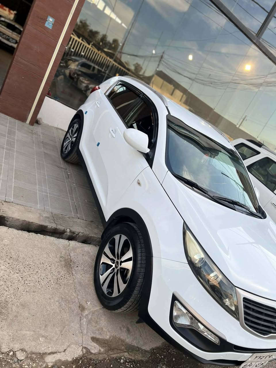 كيا سبورتج خليجي
موديل 2014
مكفولة من صبغ ولاضرر
كير محرك بشرط 
ماشيه 190 
هزة وسنوية منتهيه شرط تحويل 
مواصفات 
محرك 2000 
كير توماتيك +عادي 
شاشة +كامره 
تحكمات ستيرن 
بلوتوث 
جامات كهرب 
داخل اسود 
5ويل كب 
وباقي مواصفات معروفة 
السيارة جاهزه من كل نواحي 
السعر ب155 وبيه مجال 
للاستفسار اتصل على رقم ***********
