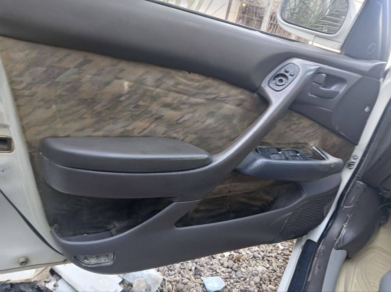 سلام عليكم 
كرونه 1995 رقم بغداد انكليزي بأسمي
تبريد ثلج
حداديه جديده كهربائيات كلهه شغاله سياره جديده مال جناي كير محرك جدد 
مكفوله من الضربه والصبغ مكان السياره النجف ابو صخير 
***********
