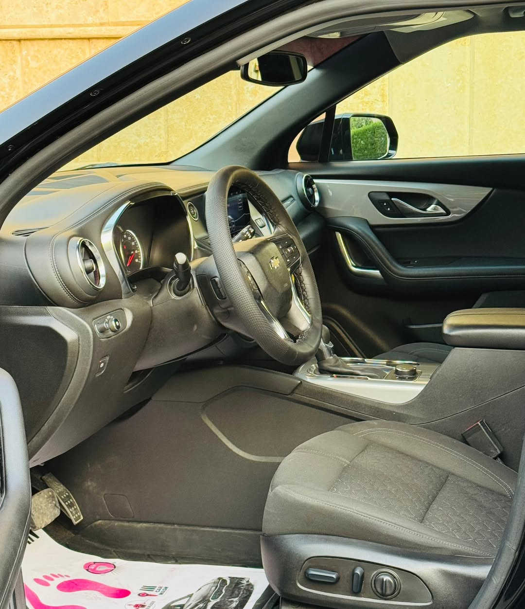 السلام عليكم 
شيفروليه بلايزر  LT2  
موديل 2022 رقم بغداد 
محرك 4 سلندر 2000 تيربو 
ماشيه 60 الف 
السعر (19.500$) يعني (195ورقه)بي مجال 
حادثه جاملغ امامي بارد فقط بدون دواخل بدون صبغ 
مواصفاته :- بصمه ,شاشه ,جنطه كهرباء, رادار امامي خلفي جانبي ,مقعد كهرباء, تحكمات ستيرن ,تحديد مسار, لايت امامي زينون ,لد امامي خلفي ,حساسات خلفيه ,كامره خلفيه دواره ,اوتو ستوب , تدفئه كشنات ،
مكان السياره المنصور 
***********
