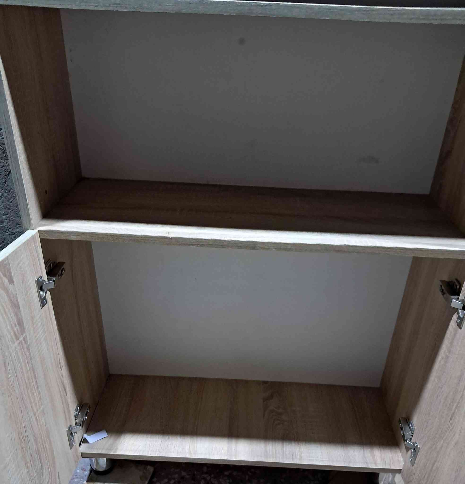 السلام عليكم مدير الاكروب المحترم  رمضان كريم وكل عام وانتم بخير. بوفيا خمس رفوف وكومدي 
السعر ٧٥ الف 
*********** واتساب فقط
