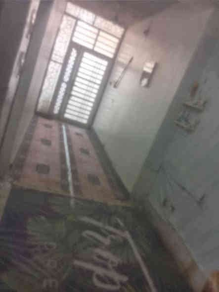 عندي بيت طابو صرف للبيع في زعفرانيه بضهر لمعهد طابقين مساحه ٩٧ واجه ٦ونص لبيت نضيف بس بناء قديم بس نضيف يعني تكدر تسكن بيه هاذه رقمي ***********
