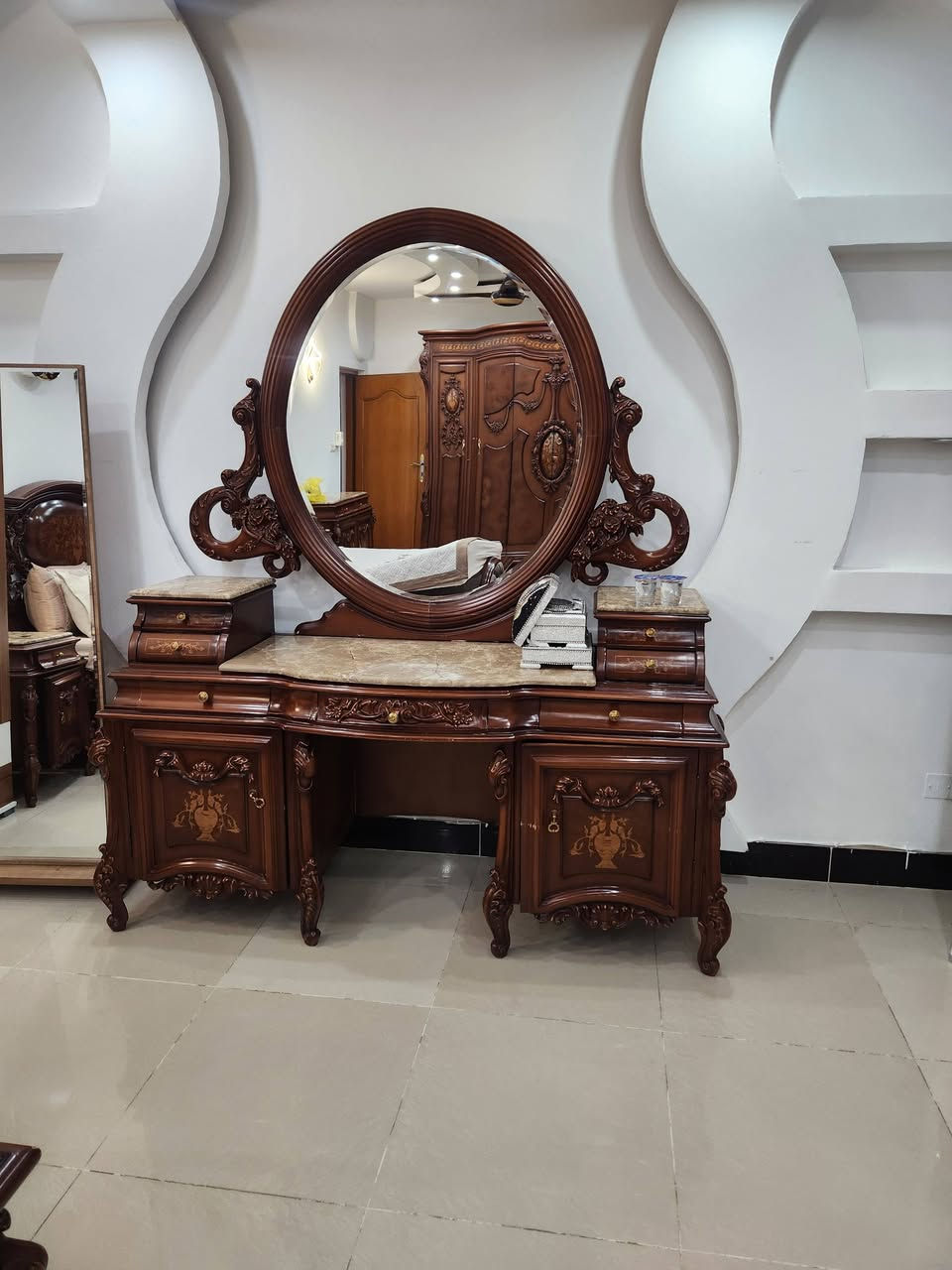 اغراض نضيفه جدا جدا العنوان البلديات واكو توصيل بكروه ***********
